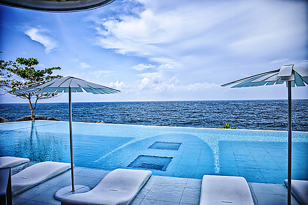 포토 JPG 주간 나무 구름 해외풍경 바다 태국 하늘 휴식 야외수영장 사람없음 야외 맑음 파라솔 휴양지 선베드 푸켓 국내포토 자연요소 식물 해외 아시아 컨셉 의자 날씨 수영장 풍경 장소 파일형식