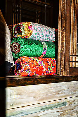 포토 JPG 주간 베개 사람없음 야외 쌓기 추억 색동 창호문 옛날 대구시 알록달록 국내포토 자연요소 컨셉 침구 모션 한국 컬러풀 문 파일형식