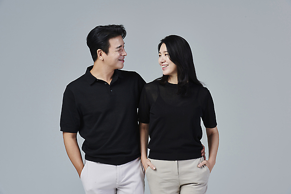 포토 JPG 스튜디오촬영 커플 응시 여자 남자 커플라이프 40대 중년 허리손 중년라이프 회색배경 실내 미소 상반신 두명 앞모습 캐주얼 마주보기 한국인 주머니손 중년만 딩크족 영포티 국내포토 라이프스타일 시선 옷 뷰포인트 포즈 백그라운드 관계 모션 표정 사람 동양인 성인 내부 회색 신조어 성인만 파일형식