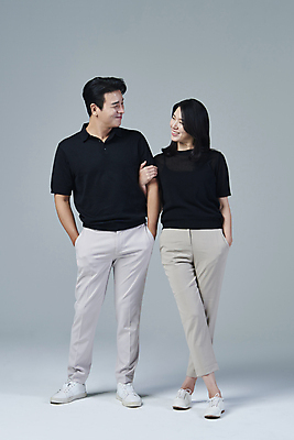 포토 JPG 스튜디오촬영 전신 커플 응시 여자 남자 커플라이프 40대 중년 중년라이프 회색배경 실내 서기 미소 두명 앞모습 캐주얼 마주보기 팔짱 한국인 주머니손 중년만 딩크족 영포티 국내포토 라이프스타일 시선 옷 뷰포인트 백그라운드 관계 모션 표정 사람 동양인 성인 내부 회색 신조어 성인만 파일형식