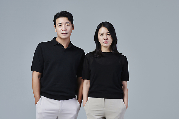 포토 JPG 스튜디오촬영 커플 응시 여자 남자 커플라이프 40대 중년 중년라이프 회색배경 실내 무표정 상반신 두명 앞모습 캐주얼 한국인 주머니손 중년만 딩크족 영포티 국내포토 라이프스타일 시선 옷 감정 뷰포인트 백그라운드 관계 모션 표정 사람 동양인 성인 내부 회색 신조어 성인만 파일형식