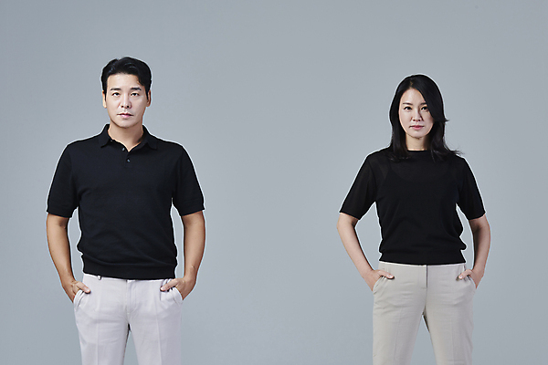 포토 JPG 스튜디오촬영 커플 응시 여자 남자 커플라이프 40대 중년 중년라이프 회색배경 실내 무표정 상반신 두명 앞모습 캐주얼 한국인 주머니손 중년만 딩크족 영포티 국내포토 라이프스타일 시선 옷 감정 뷰포인트 백그라운드 관계 모션 표정 사람 동양인 성인 내부 회색 신조어 성인만 파일형식