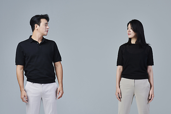 포토 JPG 스튜디오촬영 커플 응시 여자 남자 커플라이프 40대 중년 중년라이프 회색배경 실내 상반신 두명 앞모습 캐주얼 마주보기 한국인 정자세 중년만 딩크족 영포티 국내포토 라이프스타일 시선 옷 뷰포인트 포즈 백그라운드 관계 모션 사람 동양인 성인 내부 회색 신조어 성인만 파일형식