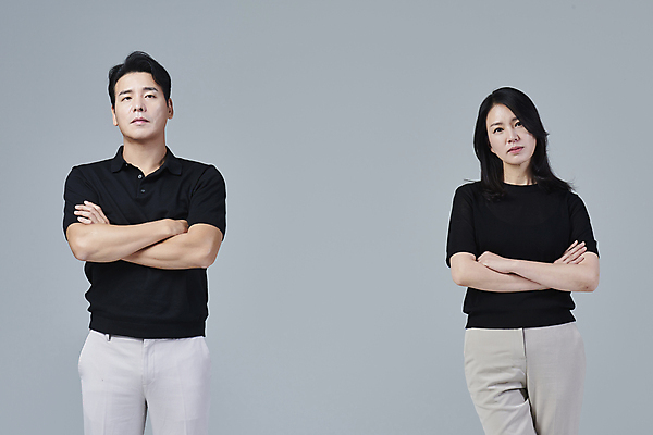 포토 JPG 스튜디오촬영 커플 응시 여자 남자 커플라이프 40대 중년 중년라이프 회색배경 실내 무표정 상반신 두명 앞모습 캐주얼 팔짱 한국인 중년만 딩크족 영포티 국내포토 라이프스타일 시선 옷 감정 뷰포인트 백그라운드 관계 모션 표정 사람 동양인 성인 내부 회색 신조어 성인만 파일형식