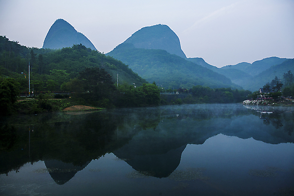 포토 JPG 주간 호수 자연 하늘 풍경 사람없음 야외 반사 전라북도 봉우리 마이산 무주 진안 국내포토 자연요소 산 전라도 생태계 파일형식