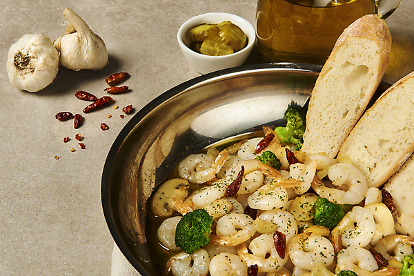 포토 JPG 스튜디오촬영 새우 실내 요리 사람없음 프라이팬 올리브오일 바게트 브로콜리 안주 피클 스페인요리 스페인음식 통마늘 베이지색배경 감바스 페페론치노 국내포토 음식 빵 백그라운드 채소 고추 주방용품 서양음식 마늘 갑각류 내부 스페인 기름_음식 베이지색 절임 파일형식