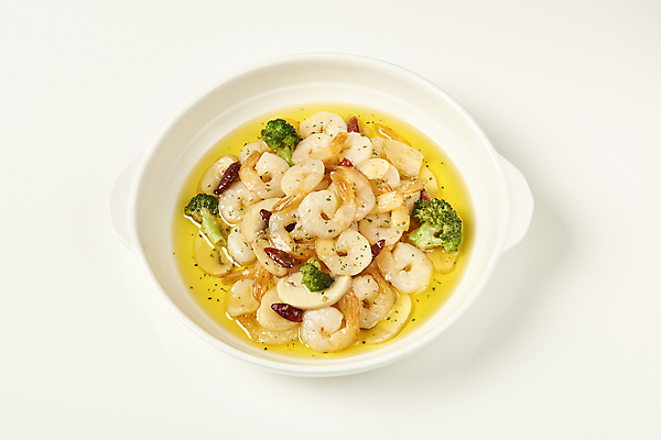 포토 JPG 스튜디오촬영 그릇 접시 새우 실내 요리 사람없음 올리브오일 브로콜리 흰배경 스페인요리 스페인음식 감바스 페페론치노 국내포토 식기 음식 백그라운드 채소 고추 서양음식 갑각류 내부 흰색 스페인 기름_음식 파일형식