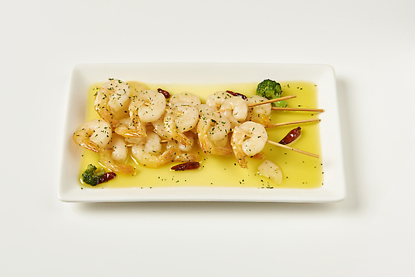 포토 JPG 스튜디오촬영 접시 새우 실내 요리 사람없음 꼬치 올리브오일 브로콜리 흰배경 꼬치새우 스페인요리 스페인음식 감바스 페페론치노 국내포토 식기 음식 백그라운드 채소 고추 서양음식 갑각류 내부 흰색 스페인 기름_음식 파일형식