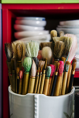 포토 JPG 서울 실내 미술 근접촬영 사람없음 붓 담기 붓통 화구 국내포토 뷰포인트 모션 문화예술 한국 내부 미술도구 파일형식