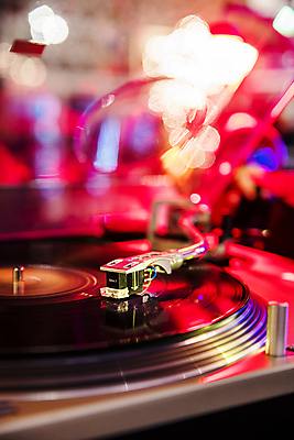 포토 JPG 음악 서울 실내 근접촬영 사람없음 아웃포커스 레코드 바 네온 턴테이블 국내포토 뷰포인트 문화예술 한국 촬영기법 내부 음반 파일형식