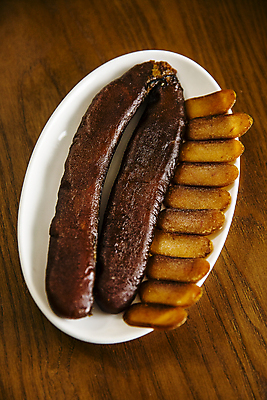 포토 JPG 접시 음식 실내 사람없음 전라남도 특산물 나무탁자 무안 생선알 숭어 국내포토 식기 탁자 내부 알 전라도 파일형식