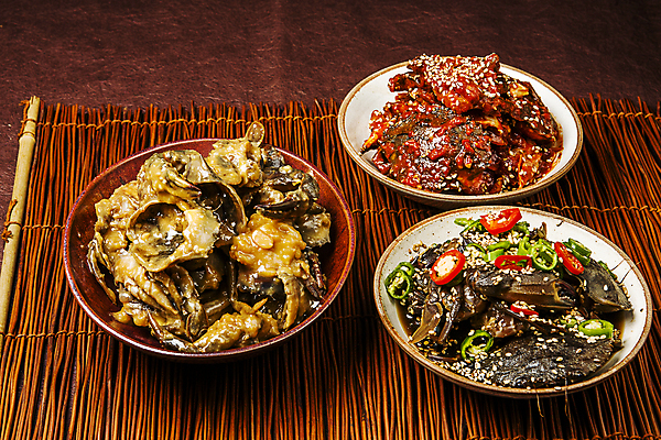 포토 JPG 그릇 실내 사람없음 전라남도 특산물 대나무발 게장 여수 간장게장 양념게장 돌게장 국내포토 식기 한식 내부 전라도 게요리 파일형식