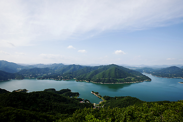 포토 JPG 주간 구름 하늘 산 사람없음 야외 맑음 충청북도 제천 전경 청풍호 국내포토 자연요소 호수 날씨 풍경 충청도 파일형식 탑뷰