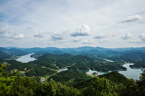 포토 JPG 주간 구름 하늘 산 사람없음 야외 맑음 충청북도 제천 전경 청풍호 국내포토 자연요소 호수 날씨 풍경 충청도 파일형식 탑뷰