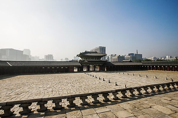 포토 JPG 주간 한국전통 하늘 서울 풍경 빌딩 사람없음 야외 건물 관광지 도시 경복궁 광화문 국내포토 자연요소 전통 건축물 여행 한국 궁전 랜드마크 파일형식