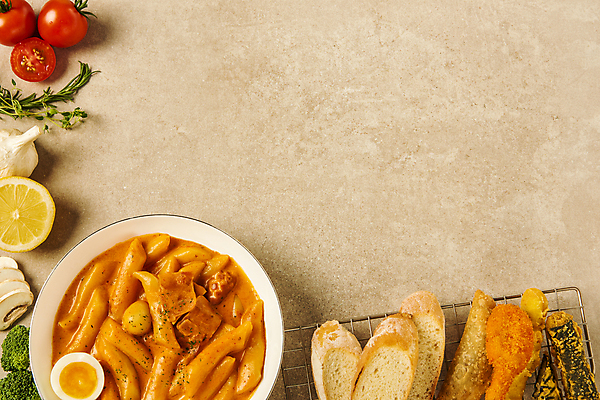 포토 JPG 스튜디오촬영 접시 방울토마토 실내 요리 사람없음 하이앵글 튀김 바게트 브로콜리 분식 레몬 야식 양송이 삶은계란 로즈메리 김말이 통마늘 튀김만두 베이지색배경 플랫레이 카피스페이스 로제떡볶이 식힘망 국내포토 식기 음식 빵 뷰포인트 백그라운드 토마토 채소 과일 마늘 내부 계란 주방도구 버섯 공백 플랫 계란요리 떡볶이 허브 만두 제빵도구 베이지색 파일형식