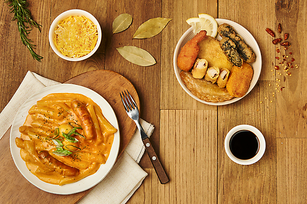 포토 JPG 스튜디오촬영 접시 포크 치즈 실내 요리 사람없음 하이앵글 튀김 식탁보 분식 레몬 간장 야식 종지 로즈메리 김말이 나무도마 오징어튀김 월계수 튀김만두 나무배경 페페론치노 로제떡볶이 국내포토 그릇 식기 음식 뷰포인트 백그라운드 과일 고추 유제품 도마 내부 목재 양념 떡볶이 허브 만두 파일형식