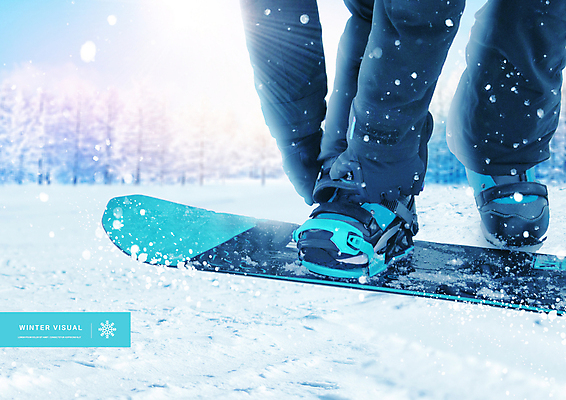 PSD 편집이미지 손 남자 하늘색 설경 겨울 겨울스포츠 20대 성인 신체부위 한국인 하반신 눈 스노우보드 스키복 스노우보더 스노우보드부츠 착용 성인남자한명만 이미지편집 자연요소 옷 계절 스포츠 날씨 스키 운동선수 부츠 사람 동양인 풍경 청년 파란색 보드_스포츠 남자한명만 성인남자만 파일형식