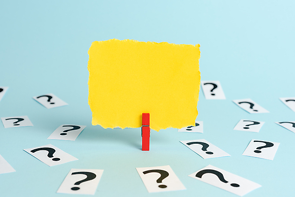 포토 JPG 해외이미지 디자인 종이 백그라운드 아이디어 사람없음 책 학습 연필 공백 물음표 플랫 선택 질문 혼란 해외포토 기호 교육 컨셉 학용품 필기구 파일형식 이미지허브