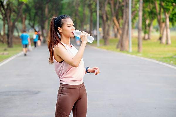 포토 JPG 해외이미지 라이프스타일 공원 여자 행복 스포츠 자연 휴식 건강 한명 미소 사람 동양인 야외 초록색 물 운동복 달리기 조깅 운동 햇빛 뷰티 중국 기쁨 연습 달리기선수 순간 해외포토 자연요소 1 옷 공공시설 감정 아시아 컬러 컨셉 모션 표정 인종 생활 태양 생태계 육상선수 파일형식 이미지허브