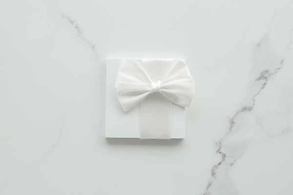 포토 JPG 해외이미지 리본 포장 사람없음 선물상자 한개 흰색 오브젝트 대리석 해외포토 1 컬러 재료 선물 상자 파일형식 이미지허브
