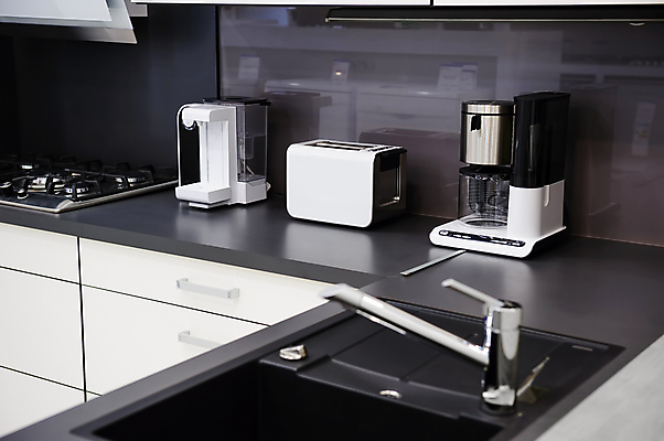 포토 JPG 해외이미지 주방용품 실내 사람없음 상점 주방 깨끗함 가전제품 가스레인지 커피메이커 싱크대 모던 조리대 토스트기 해외포토 생활용품 컨셉 내부 레인지 개수대 커피용품 파일형식 이미지허브