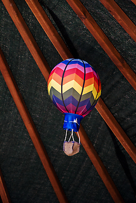 포토 JPG 해외이미지 주간 실내 매달리기 풍경 사람없음 장식 열기구 해외포토 자연요소 항공교통 모션 내부 파일형식 이미지허브