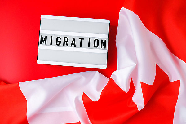 포토 JPG 해외이미지 기념일 캐나다 실내 사람없음 빨간색 라이트박스 캐나다국기 이민 해외포토 컬러 이동 북아메리카 이벤트 내부 국기 파일형식 이미지허브