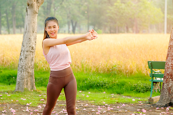 포토 JPG 해외이미지 모양 라이프스타일 공원 여자 행복 아시아 무기 스포츠 신체 자연 휴식 운동선수 따뜻함 건강 한명 사람 동양인 성인 야외 운동복 운동 뷰티 유연 날씬함 연습 체육관 달리기선수 돌봄 해외포토 1 옷 공공시설 감정 나라 컨셉 모션 인종 생활 몸매 생태계 육상선수 파일형식 이미지허브