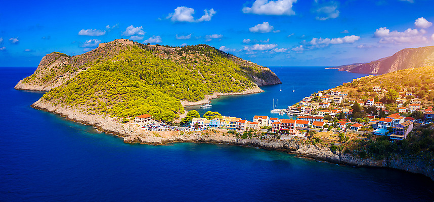 포토 JPG 해외이미지 바다 섬 여행 하늘색 요트 건축양식 자연 휴가 산 항해 사람없음 여름 관광지 마을 만 보트 지중해 그리스 엽서 에메랄드 베네치아 포트 타운 그리스인 드론 조감도 터키석 파라다이스 해외포토 서양인 계절 건축 유럽 배_교통 파란색 이탈리아 도시 보석 편지 생태계 파일형식 이미지허브