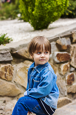 포토 JPG 해외이미지 백인 1 라이프스타일 손 배너 행복 감정 어린이 텍스트 자연 휴가 건강 한명 서기 미소 웃음 사람 뷰티 외침 기쁨 표현 인사 흥분 녹색배경 결백 천진난만 해외포토 서양인 백그라운드 컨셉 모션 표정 생활 신체부위 초록색 소리 예절 생태계 파일형식 이미지허브