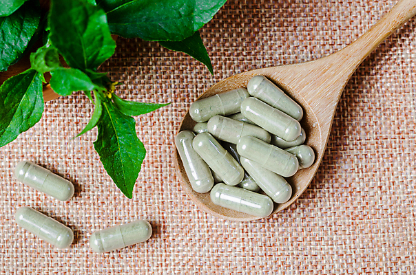 포토 JPG 해외이미지 의학 실내 사람없음 알약 약 허브 삼베 나무숟가락 해외포토 식물 내부 숟가락 파일형식 천_직물 이미지허브