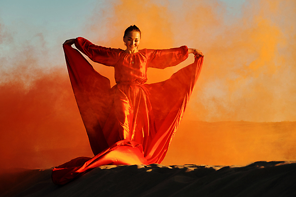 포토 JPG 해외이미지 모델 1 라이프스타일 드레스 여자 모래 자연 하늘 바람 휴식 한명 사람 성인 야외 가로 빨간색 여름 모래사장 햇빛 뷰티 유행 맑음 댄서 사막 자유 춤 화려 우아함 고독 모래언덕 미녀 사하라 여자한명만 카피스페이스 해외포토 자연요소 직업 옷 계절 감정 바다 컬러 컨셉 아프리카 날씨 문화예술 생활 태양 공백 언덕 미인 생태계 여자만 파일형식 이미지허브