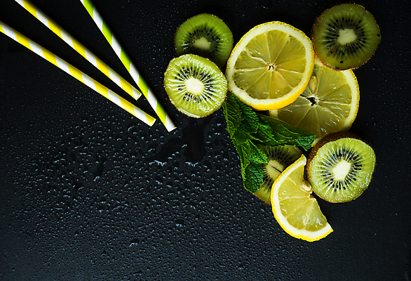 포토 JPG 해외이미지 검은배경 단면 실내 키위 빨대 사람없음 하이앵글 물방울 레몬 민트 슬라이스 해외포토 뷰포인트 백그라운드 과일 내부 검은색 허브 파일형식 이미지허브