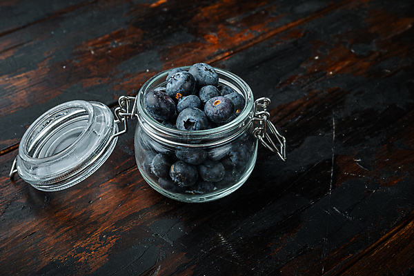 포토 JPG 해외이미지 유리병 실내 사람없음 신선 달콤 담기 블루베리 나무배경 해외포토 백그라운드 과일 모션 병_용기 내부 맛 파일형식 이미지허브