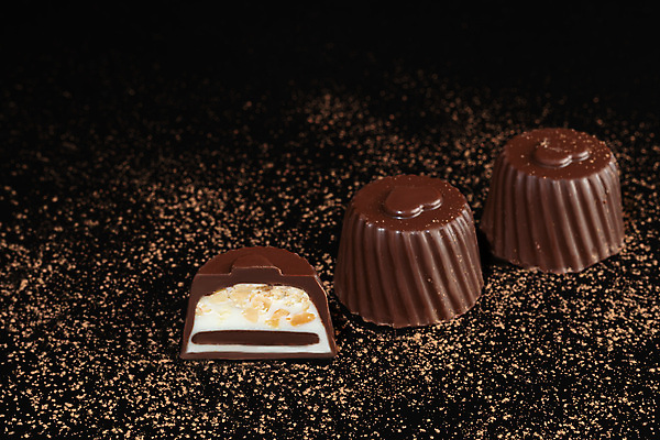 포토 JPG 해외이미지 음식 검은배경 사람없음 초콜릿 달콤 코코아가루 해외포토 백그라운드 디저트 검은색 맛 가루 파일형식 이미지허브