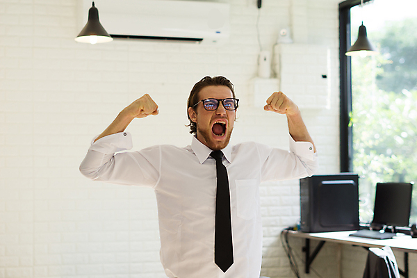 포토 JPG 해외이미지 1 응시 행복 백그라운드 성공 노동자 수염 한명 미소 사람 성인 사무실 흰색 업무 비즈니스맨 긍정 정중 해외포토 직업 시선 남자 감정 컬러 컨셉 비즈니스 표정 작업 직장인 파일형식 이미지허브