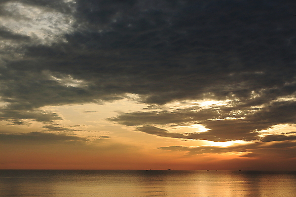 포토 JPG 해외이미지 계절 실루엣 모래 파도 바다 섬 여행 오렌지 자연 벽지 하늘 아침 휴식 사람없음 빛 햇빛 태양 뷰티 반사 여행객 일출 맑음 황혼 일몰 봄 서핑 황금 저녁 휴양지 흐림 수평선 해외포토 주간 자연요소 컨셉 과일 날씨 촬영기법 사람 노을 장소 수상스포츠 야간 생태계 파일형식 이미지허브