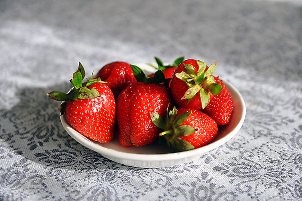 포토 JPG 해외이미지 접시 딸기 근접촬영 사람없음 신선 해외포토 식기 뷰포인트 과일 파일형식 이미지허브