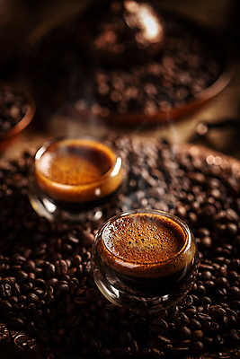 포토 JPG 해외이미지 커피 실내 사람없음 아웃포커스 원두 두잔 에스프레소 해외포토 음료 2 촬영기법 내부 파일형식 이미지허브