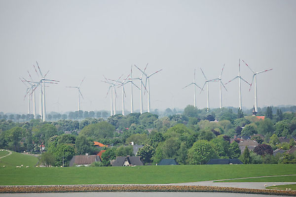 포토 JPG 해외이미지 나무 식물 공원 여행 밭 농업 자연 하늘 바람 미래 독일 풍경 초원 사람없음 야외 초록색 여름 태양 농장 환경 맑음 힘 재활용 풍차 발전기 에너지 시골 보호 언덕 생태계 프로펠러 수로 엔진 유지 내추럴 밭일 생태학 그리너리 해외포토 자연요소 계절 공공시설 교육 유럽 산업 컬러 컨셉 날씨 발전소 친환경 파일형식 트랜드컬러 이미지허브