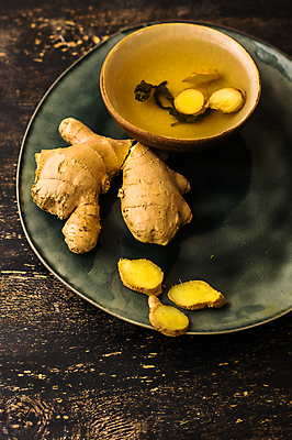 포토 JPG 해외이미지 접시 단면 실내 사람없음 찻잔 슬라이스 생강 생강차 나무배경 해외포토 식기 백그라운드 채소 잔 내부 차_음료 파일형식 이미지허브