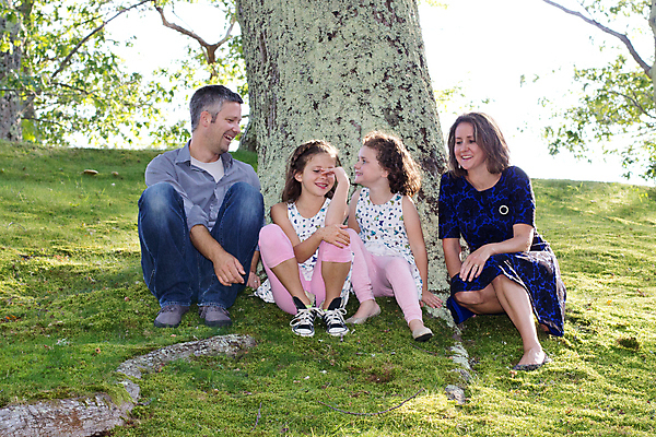 포토 JPG 해외이미지 나무 드레스 딸 행복 어린이 잎 장난 가족 관계 엄마 사랑 한명 웃음 야외 햇빛 유행 봄 유머 아빠 균열 치아 숲 세대 파열 결백 돌봄 바보 옛날 진짜 히스테리 해외포토 식물 1 옷 계절 감정 모션 표정 사람 태양 소화기관 파일형식 이미지허브