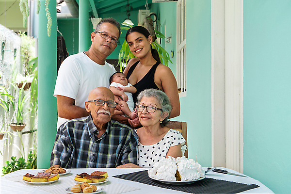 포토 JPG 해외이미지 라이프스타일 커플 할아버지 딸 행복 안경 할머니 결혼 가족 관계 엄마 함께함 사랑 미소 사람 여러명 성인 컬러풀 우정 백발 아기 DNA 손주 다인종 세대 옛날 해외포토 헤어스타일 잡화 여자 노년 남자 감정 컬러 다수 컨셉 표정 인종 이벤트 생활 친구 생명공학 파일형식 이미지허브