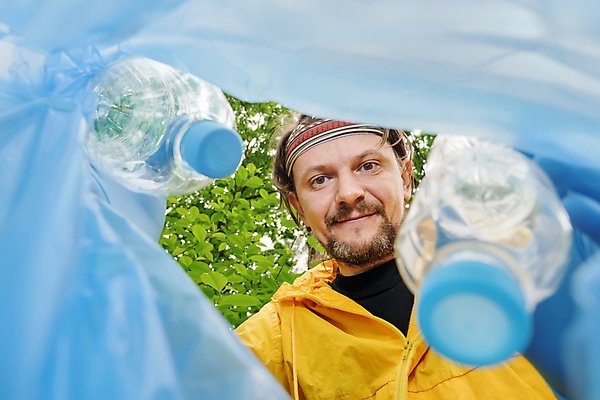 포토 JPG 해외이미지 백인 공원 남자 얼굴 자연 한명 환경 봉사 보호 쓰레기 숲 청소 에코 친환경 낭비 돌봄 생태학 해외포토 서양인 1 공공시설 교육 컨셉 모션 사람 신체부위 도움 생태계 파일형식 이미지허브