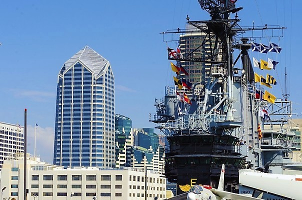 포토 JPG 해외이미지 1 산업 바다 항해 안테나 사람없음 건물 물 도시풍경 세계 여행객 탑 항구 고층빌딩 미국 전시 회색 사막 만 보트 센터 수술 역사 도심 역 파일럿 갑판 정박 항공 박물관 군용 전쟁 함선 광장 베트남 해군 캘리포니아 선원 군함 태평양 폭풍 기념물 스카이라인 명령 레이더 브로드웨이 착륙 해외포토 자연요소 직업 건축물 컬러 북아메리카 배_교통 통신 의학 교통시설 날씨 군대 사람 풍경 빌딩 치료 동남아시아 도시 파일형식 이미지허브