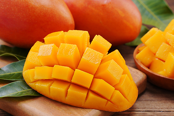 포토 JPG 해외이미지 스튜디오촬영 그릇 나뭇잎 쟁반 근접촬영 사람없음 목재 노란색 망고 해외포토 나무 식기 뷰포인트 컬러 잎 재료 실내 열대과일 파일형식 이미지허브