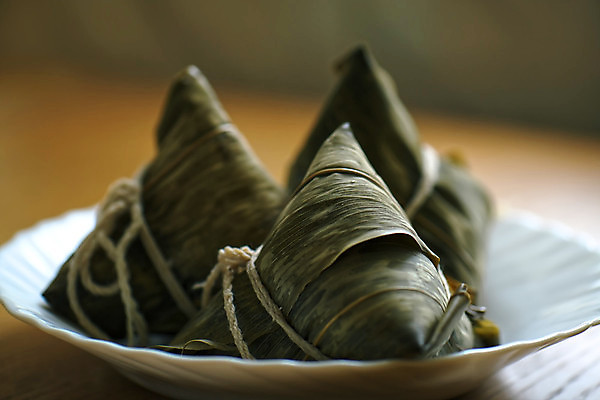 포토 JPG 해외이미지 전통 접시 디자인 행복 아시아 문화 밧줄 음식 백그라운드 컨셉 잎 포장 탁자 밥 넥타이 휴가 요리 동양인 사람없음 목재 축제 식사 중국 용 축하 신선 보트 닫기 맛 다발 묶기 대만 먹기 대나무 기선 싱가폴 어려움 맛있는 해외포토 나무 식물 식기 잡화 감정 나라 줄 가구 배_교통 재료 모션 인종 파일형식 이미지허브