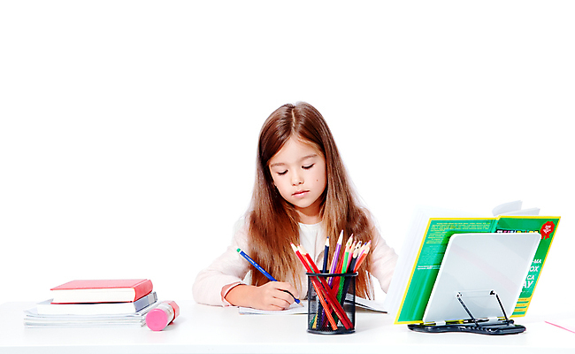 포토 JPG 해외이미지 학생 응시 여학생 여자 교육 행복 어린이 교실 학교 탁자 성공 수업 아이디어 한명 앉기 10대 책 학습 스터디 독서 교사 칠판 유치원 강의 책상 지능 초보 해외포토 직업 1 시선 감정 가구 컨셉 모션 청소년 사람 파일형식 이미지허브