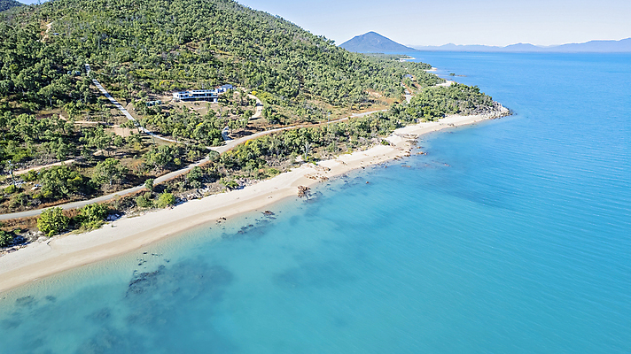 포토 JPG 해외이미지 나무 라이프스타일 도로 모래 바다 섬 건축양식 자연 조류 하늘 산 주택 안테나 사람없음 야외 건물 초록색 물 파란색 빛 모래사장 태양 환경 조약돌 호주 암초 리빙 잔물결 해일 해외포토 자연요소 식물 동물 건축물 건축 길 물결 컬러 통신 교통시설 생활 돌_바위 오세아니아 자연재해 생태계 파일형식 이미지허브